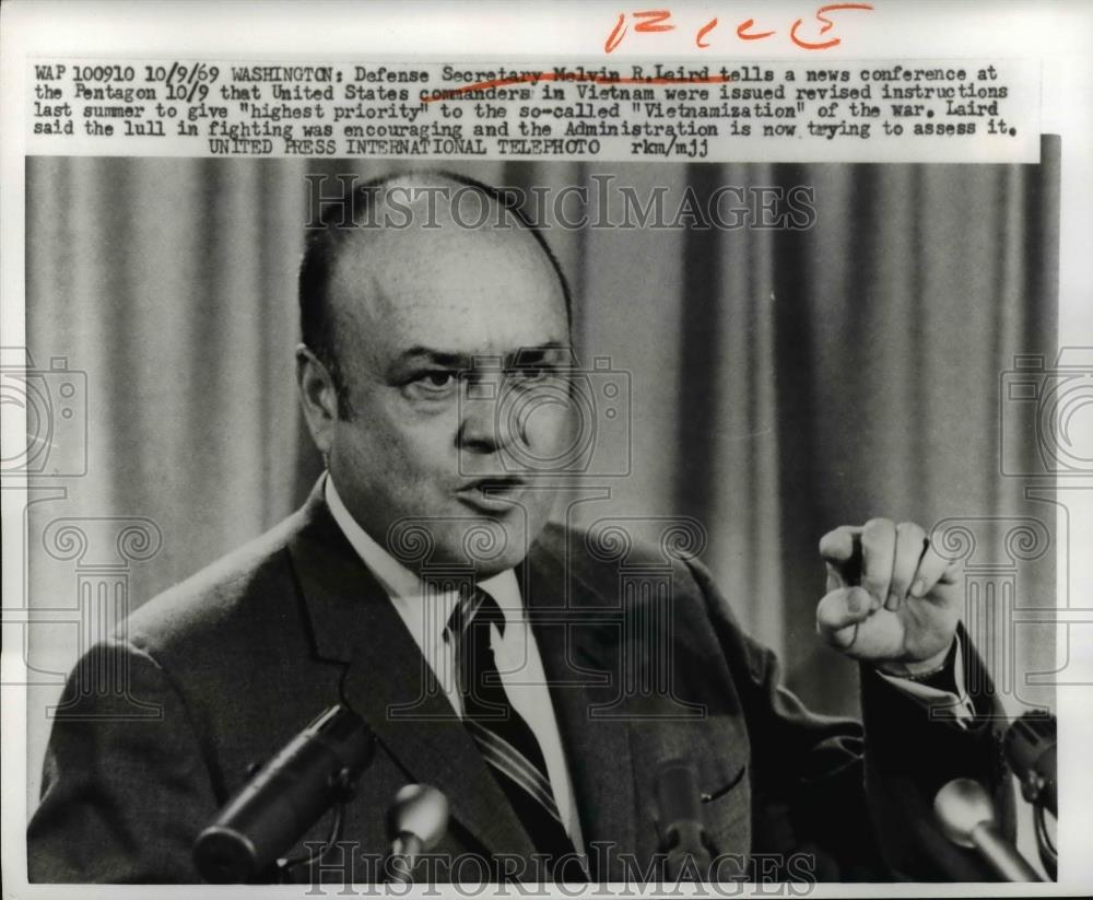 1969 Press Photo Defense Secretary Melvin Laird at Pentagon news conference - Historic Images