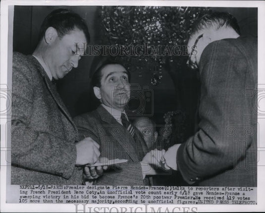 1954 Press Photo French Premier Pierre Mendes-France & press in Paris - Historic Images