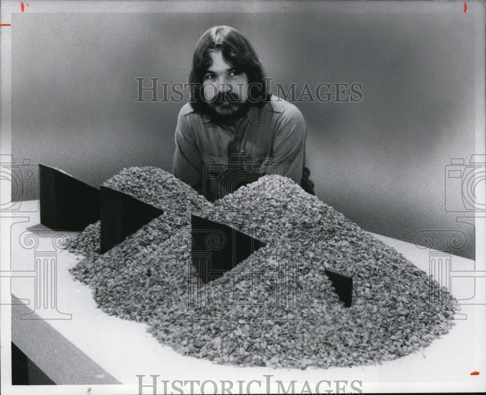 1978 Press Photo Mound Flows sculpture at Lintala&#39;s A-Space Exhibition - Historic Images