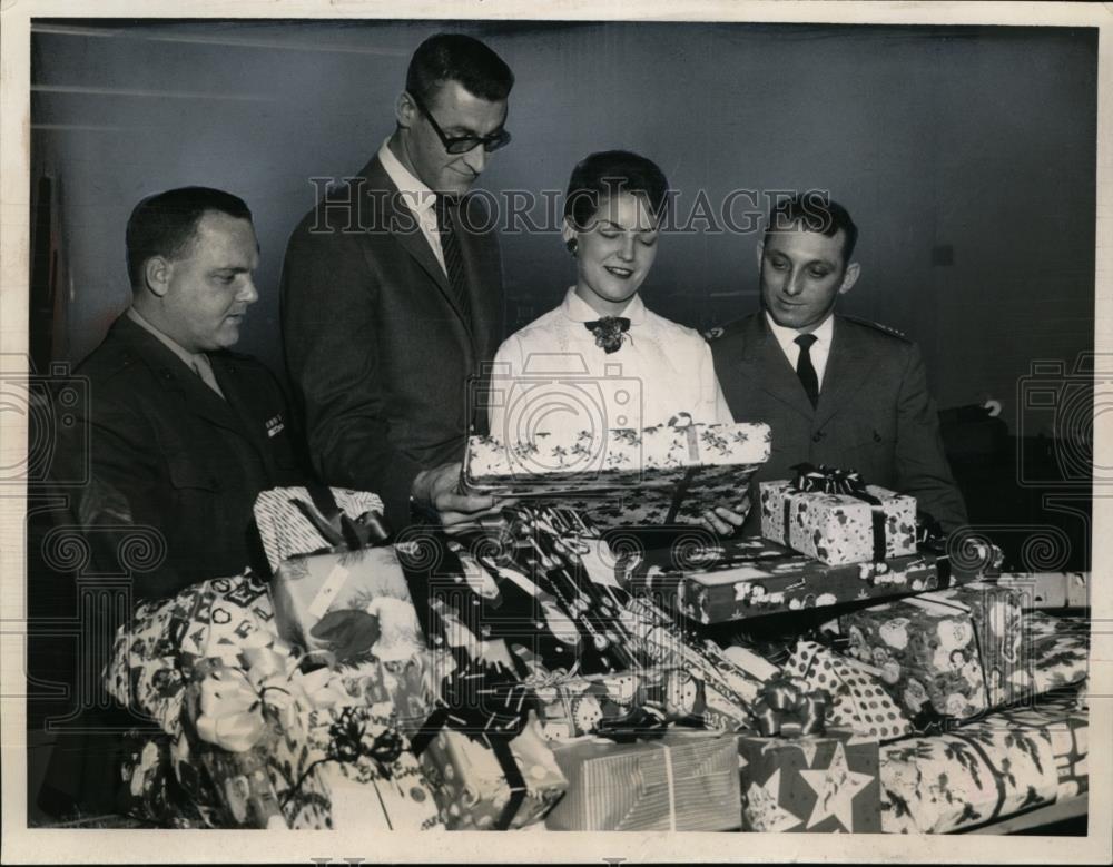 1958 Press Photo Melvin Miller,Richard Purcell, Andrea Burning,Pete Patriarca - Historic Images