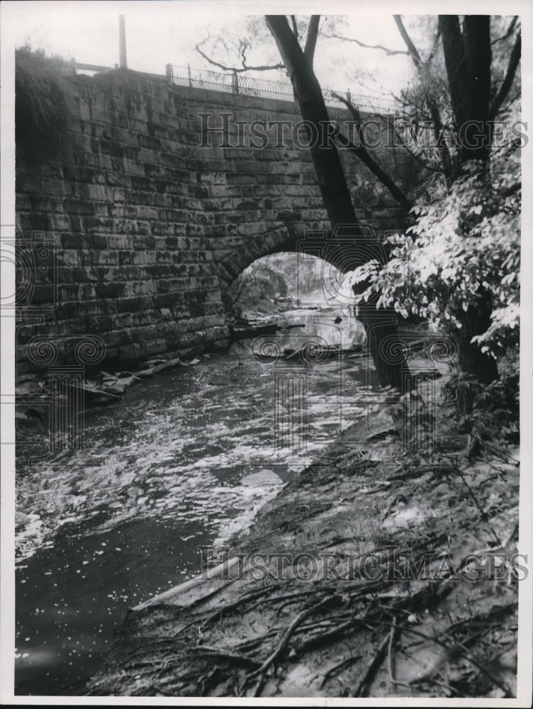 1980 Press Photo Scene where men fell to his death, Warner & Turney Rd bridge - Historic Images