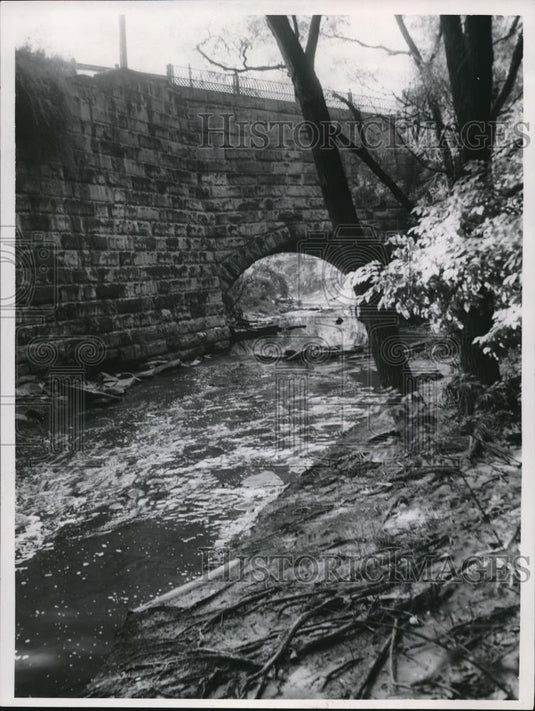 1980 Press Photo Scene where men fell to his death, Warner & Turney Rd bridge - Historic Images