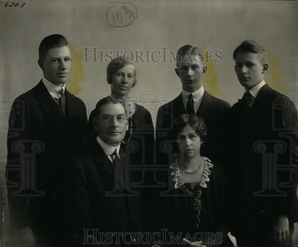 1924 Press Photo Secretary Wilbur with wife & kids Lyman,Paul, Leonard, Edna - Historic Images