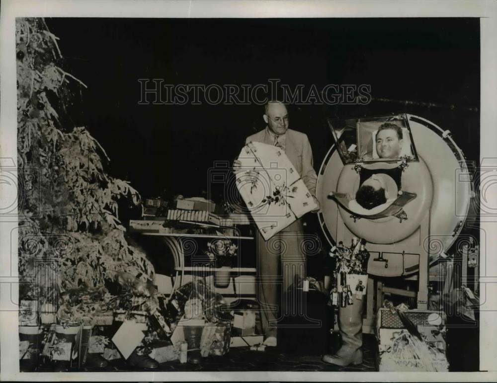 1937 Press Photo Fred Snite Jr. enjoys Christmas in iron Lung at Miami. - Historic Images