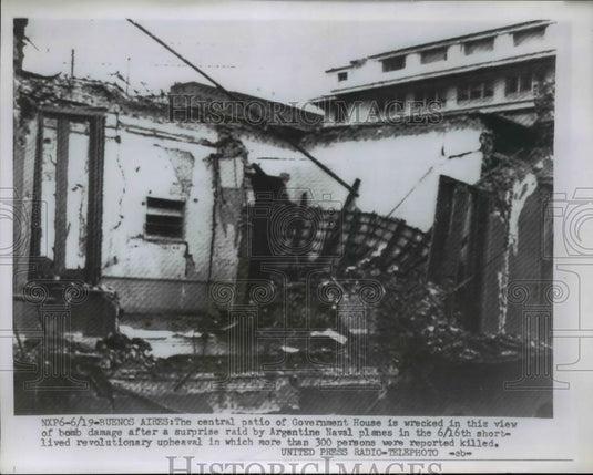 1955 Press Photo Wrecked Central Patio of Government by bomb damage. - Historic Images