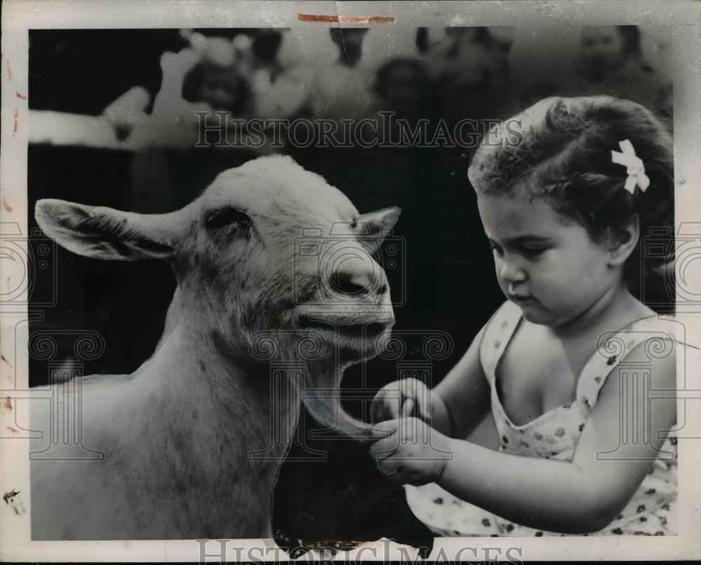 1949 Press Photo Carolyn Bateman &amp; a goat at the London Zoo - nee84369 - Historic Images