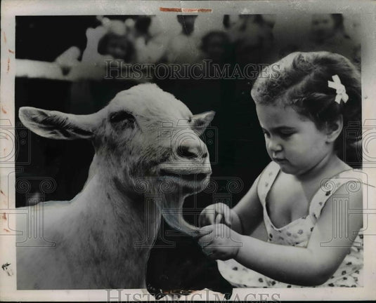 1949 Press Photo Carolyn Bateman & a goat at the London Zoo - nee84369 - Historic Images
