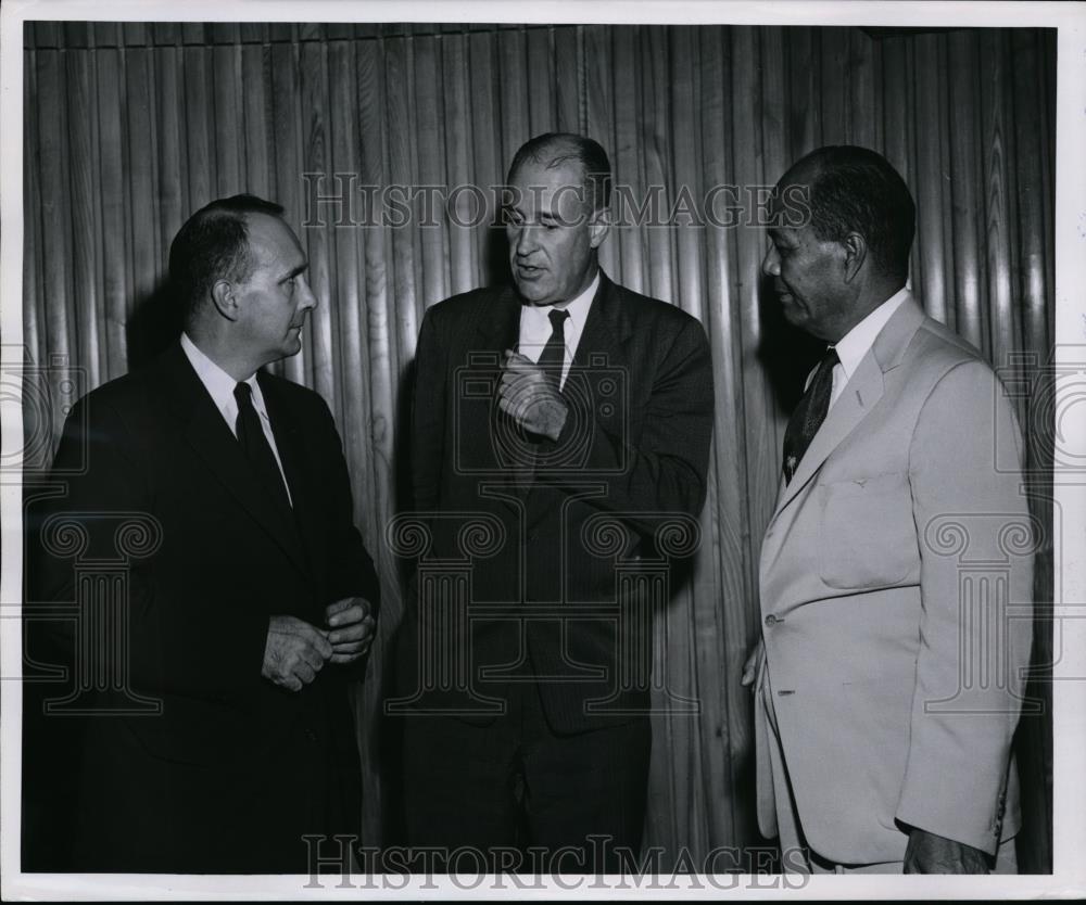 1955 Press Photo Representatives at the 16th Session of the Trusteeship Council - Historic Images