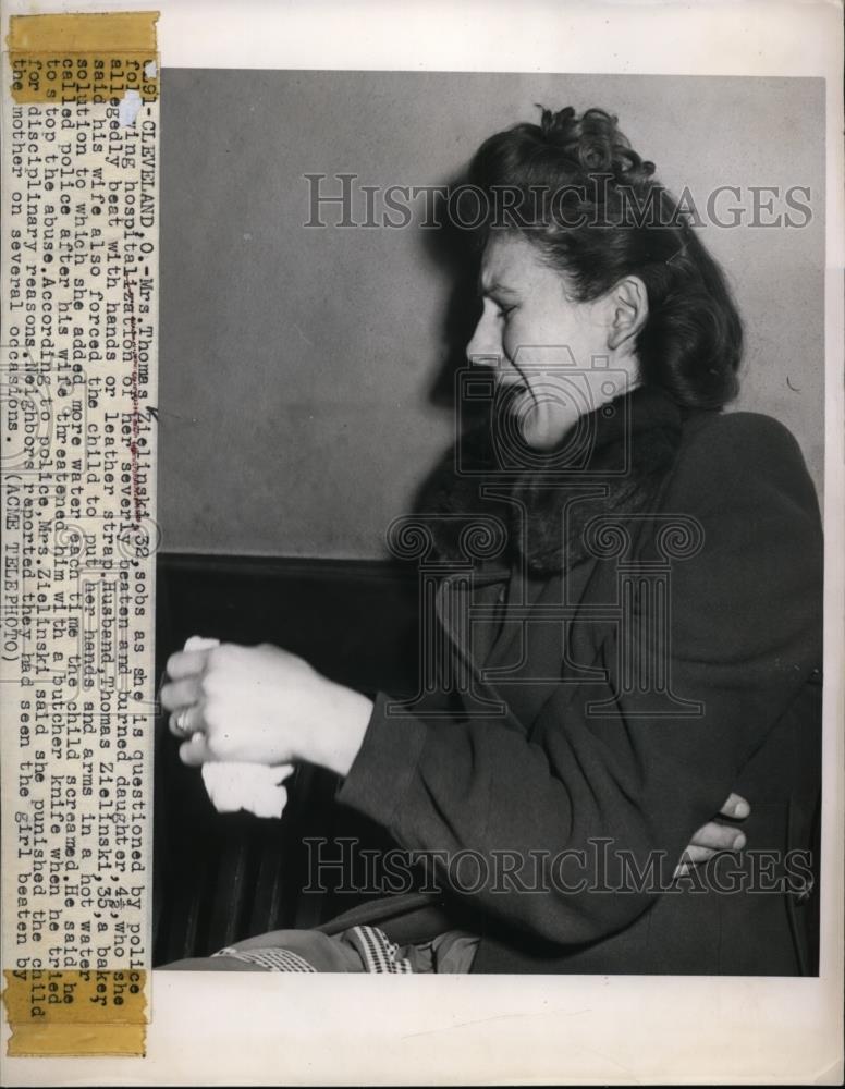 1948 Press Photo Mrs Thomas Zielinski questioned by severe beaten of Daughter - Historic Images