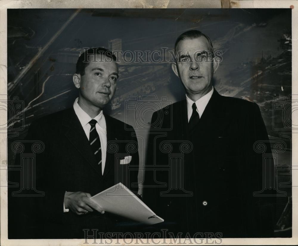 1954 Press Photo Vaugh M.Brayant and Warren D.Lamport of Port of Houston - Historic Images