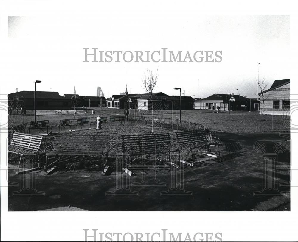 1989 Press Photo Northeast Prelease Center, East 30th St - cva72371 - Historic Images