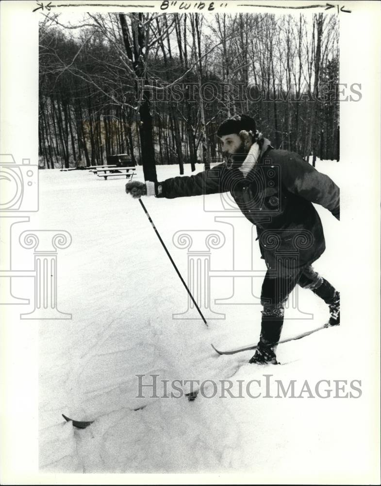 1984 Press Photo Cross Country skiing; Dean Kwasny - cva79037 - Historic Images