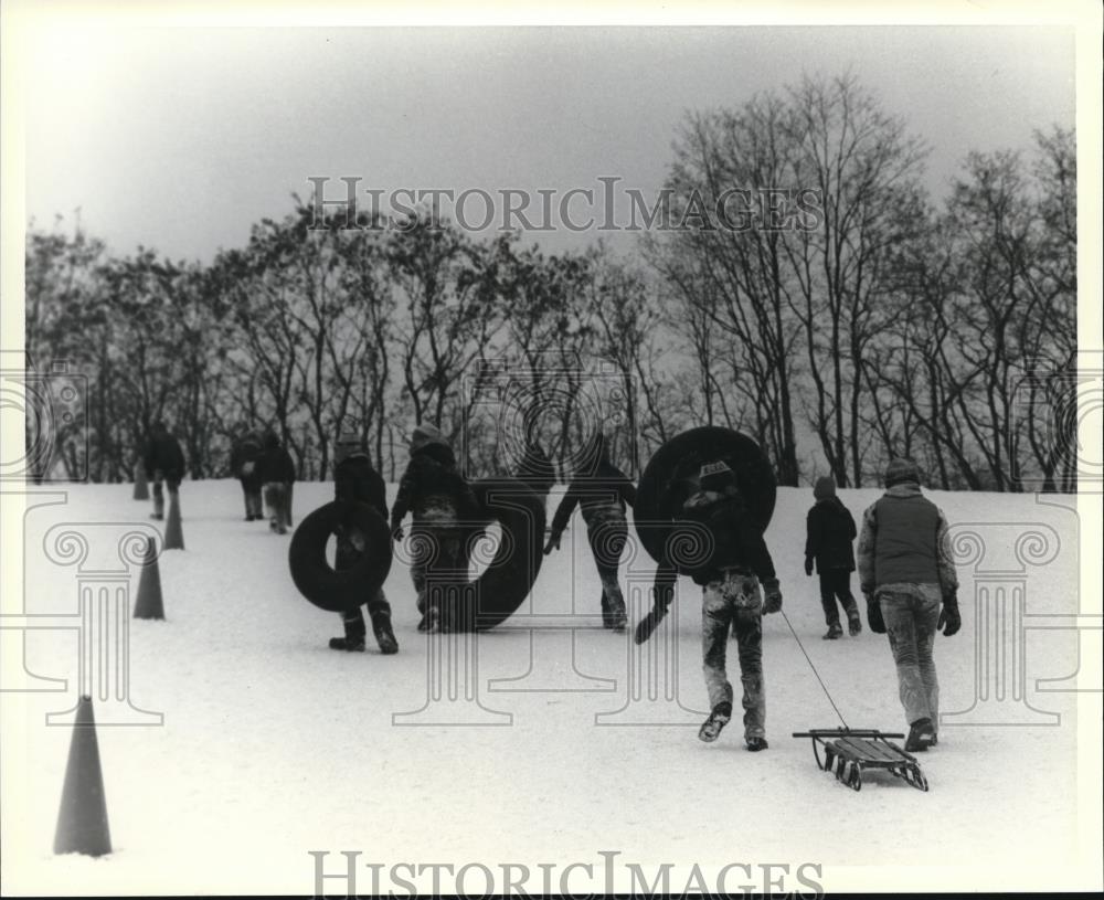 1981 Press Photo Sledding at Akron Virginia Kendall Park - cva78217 - Historic Images
