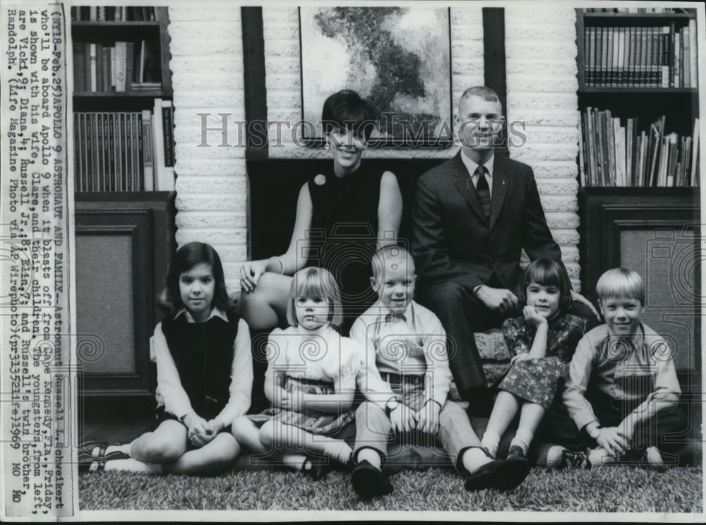 1969 Wire Photo Astronaut Russell Schweikert with wife Claire & children - Historic Images