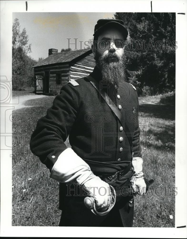 1987 Press Photo Capt. Tom Downes, a Cleveland machinist - cva99235 - Historic Images