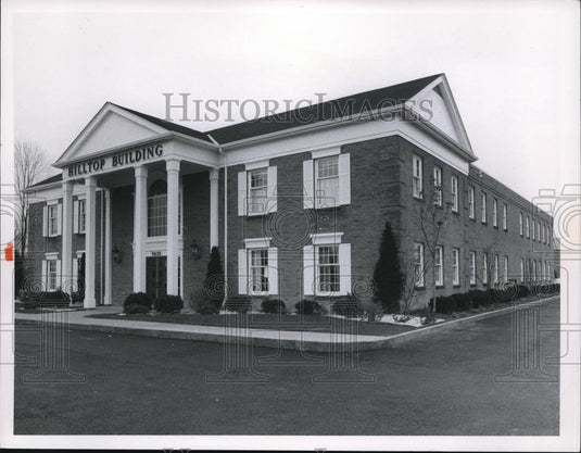 1967 Press Photo The Hilltop Building at 5035 Mayfield Road Lyndburst - Historic Images