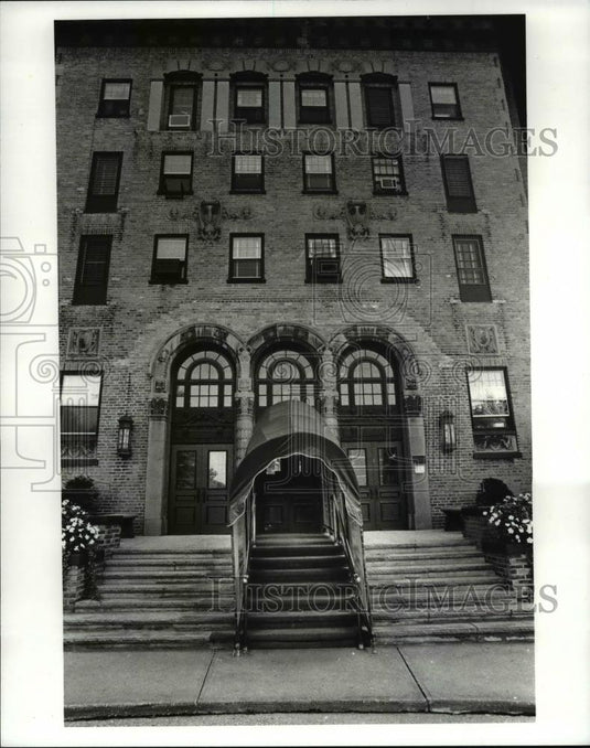 1987 Press Photo The Alcazar at Surrey and Derbyshires road - cva91624 - Historic Images