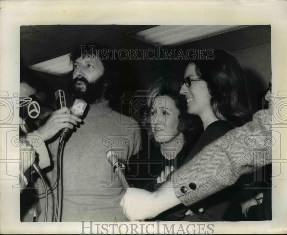 1971 Press Photo Jeff Naylor tells hijacking attempt of Braniff flight. - Historic Images