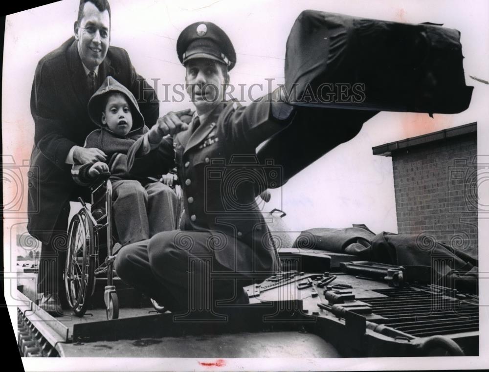 Press Photo Daniel Supanic, Bobby Mellor, And Sgt. Phil Caranci - nee85455 - Historic Images