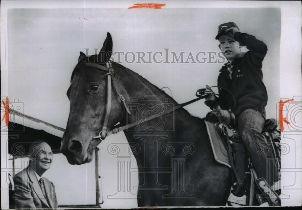 1956 Press Photo President Eisenhower &amp; grandson David at Gettysburg Pa farm - Historic Images