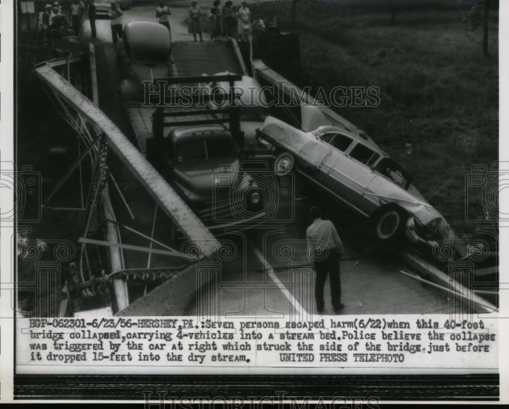 1956 Press Photo Bridge collapsed carrying 4-vehicles at Hershey Pa. - Historic Images