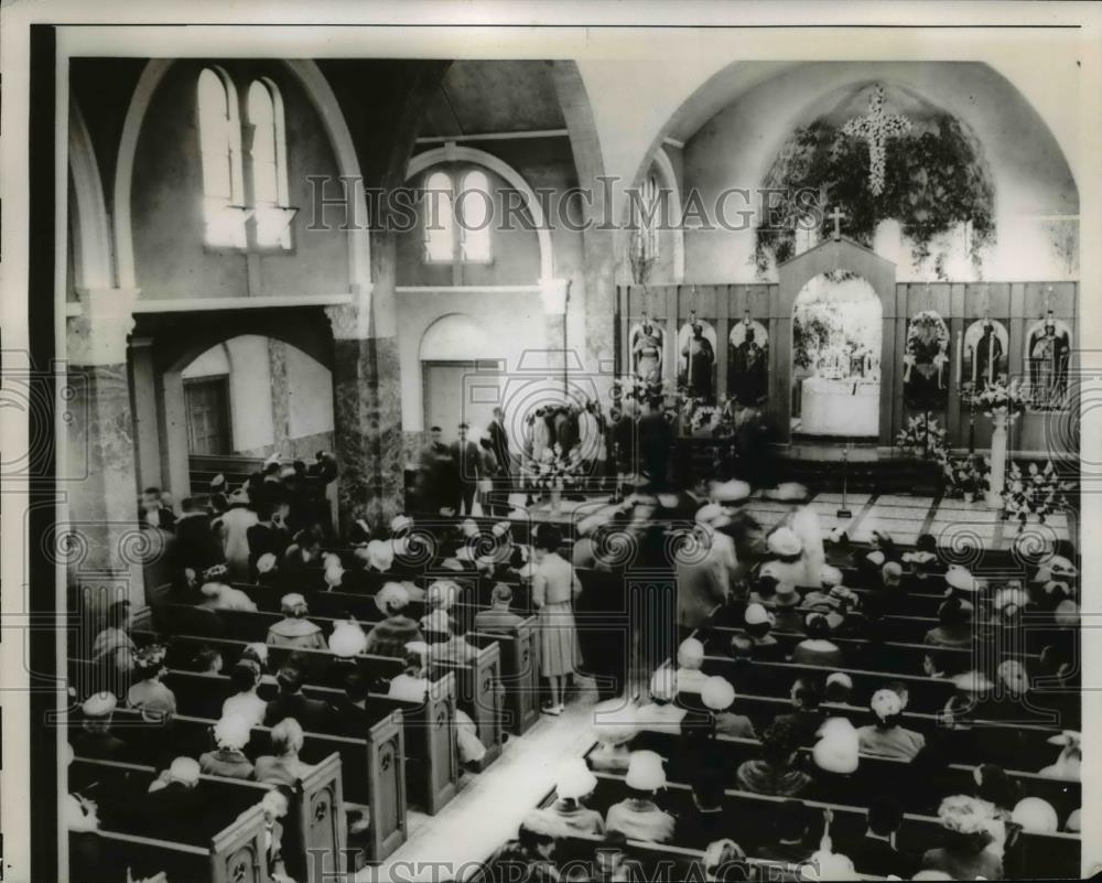 1960 Press Photo Worshippers at St Paul&#39;s Church in Hempstead NY - nee85630 - Historic Images