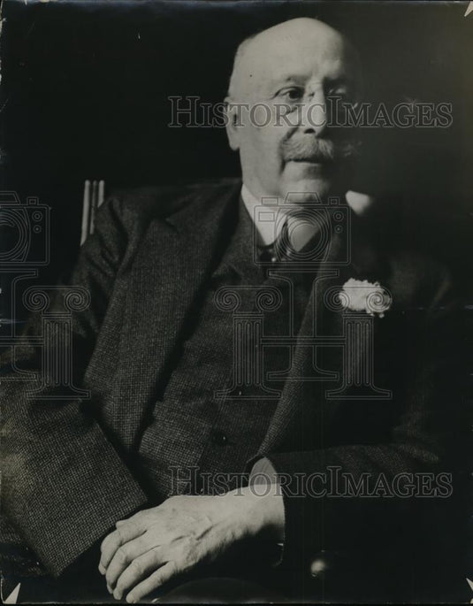 1925 Press Photo Henry St Gear ordered high cost food purchased - nee87453 - Historic Images