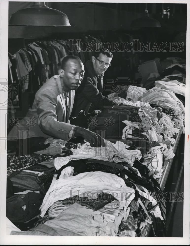 1964 Press Photo Will Lloyd and John McMahon supervisor of clothing distributor - Historic Images