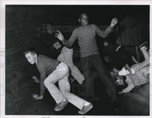 1967 Press Photo Kids in turning barrel, Cleveland D's Promotion, Pentathlon - Historic Images