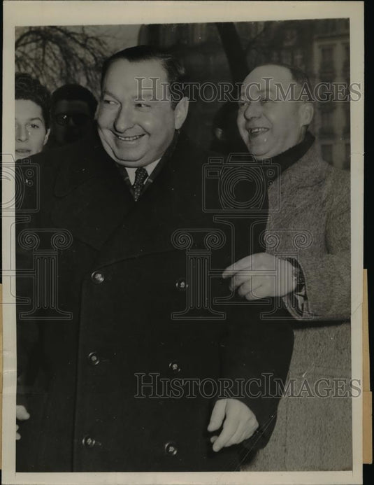 1947 Press Photo Joseph Joanvict smile as he led from Judiciary Police Quarters - Historic Images