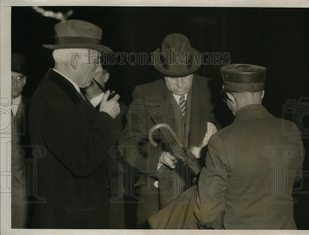 1935 Press Photo Martin Insull of Middle West Utilities Co deported to Canada - Historic Images