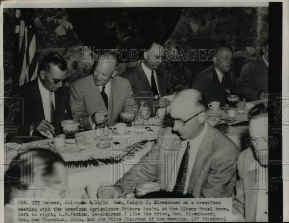 1952 Press Photo Gen.Dwight Eisenhower with American Agriculture Editors Assn. - Historic Images