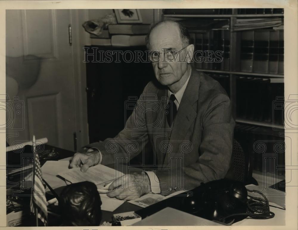 1943 Press Photo Maurice Latta Chief Clerk of the White House. - nee86813 - Historic Images