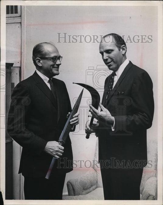 1968 Press Photo Ray Elias & James Hewlett National Society of Interior Design - Historic Images