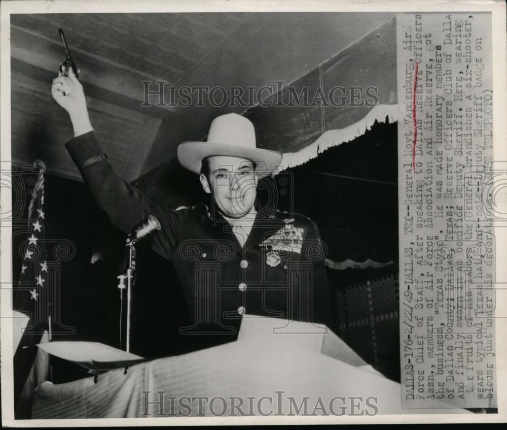 1949 Press Photo General Hoyt Vandenburg Air Force Chief of Staff in Dallas, Tx - Historic Images