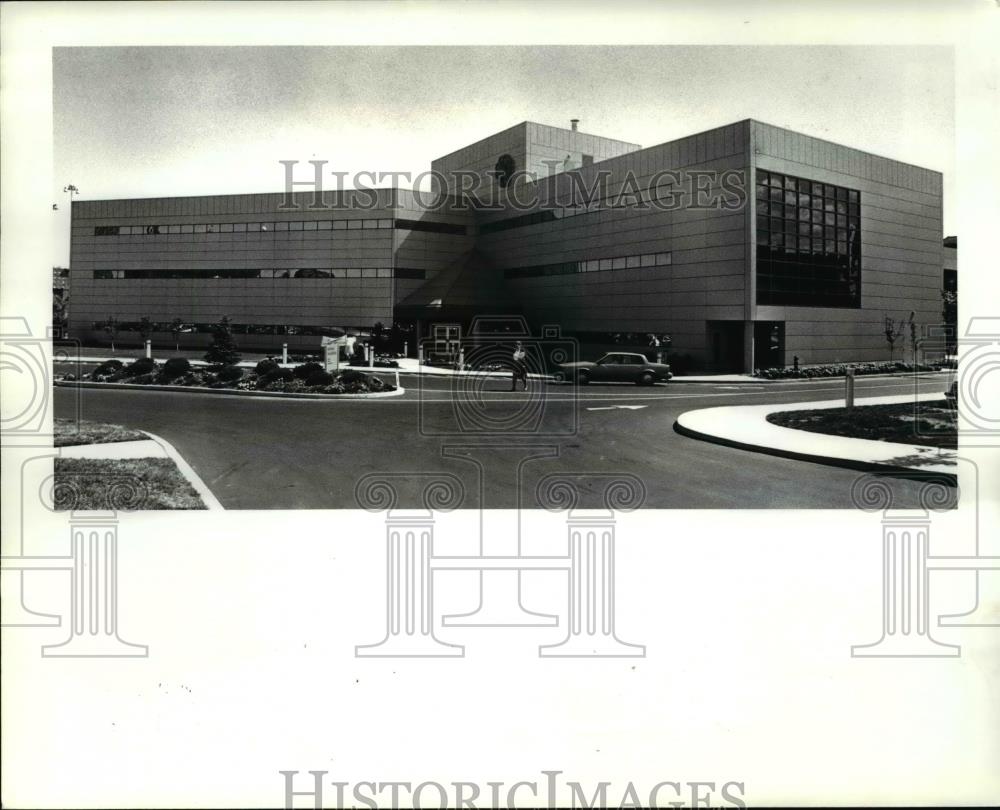 1985 Press Photo The St. Vincent Medical building at 2322 E.22nd street - Historic Images