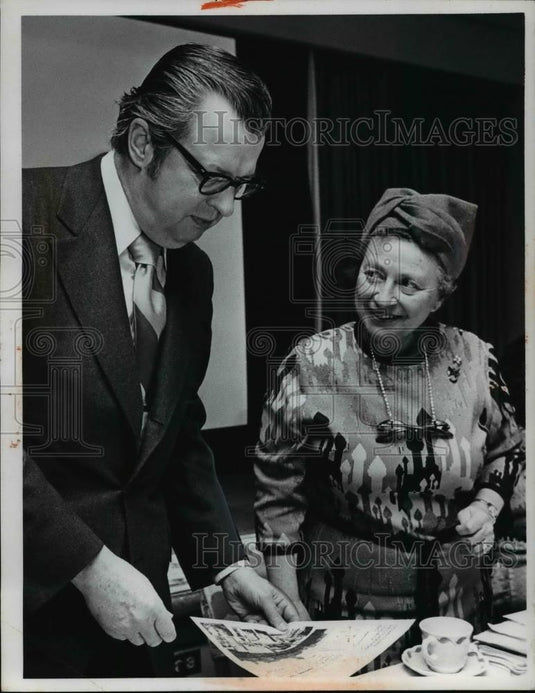 1974 Press Photo Herbert Strawbridge & Mrs Albert A Lavin in Cleveland Ohio - Historic Images