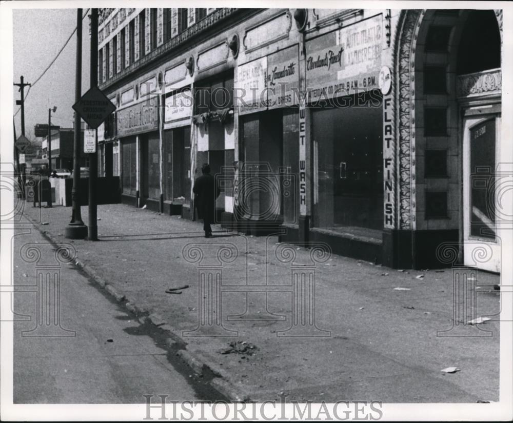 1971 Press Photo 9800 Block in Euclid Ave looking West cva95146 1971 Press Photo 9800 Block in Euclid Ave looking West cva95146