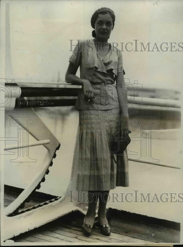 1931 Press Photo Miss Sara Hollopeter at American colony at Barranquilla - Historic Images