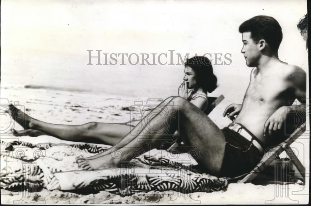 1940 Wire Photo Roosevelt III with his wife, Babock honeymooning at Casey&#39;s Key - Historic Images