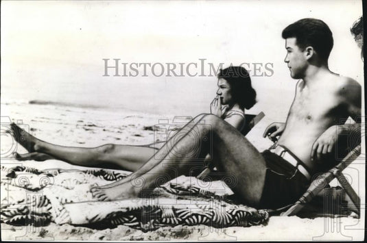 1940 Wire Photo Roosevelt III with his wife, Babock honeymooning at Casey's Key - Historic Images