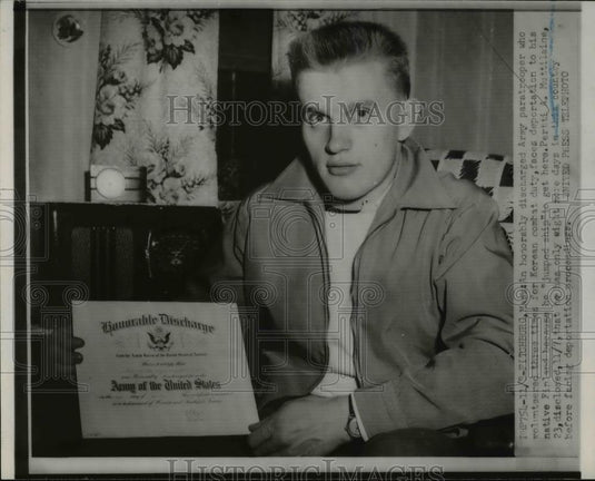 1952 Press Photo Pertti A Muttilaine to be deported at Fitchburg Massachusetts - Historic Images