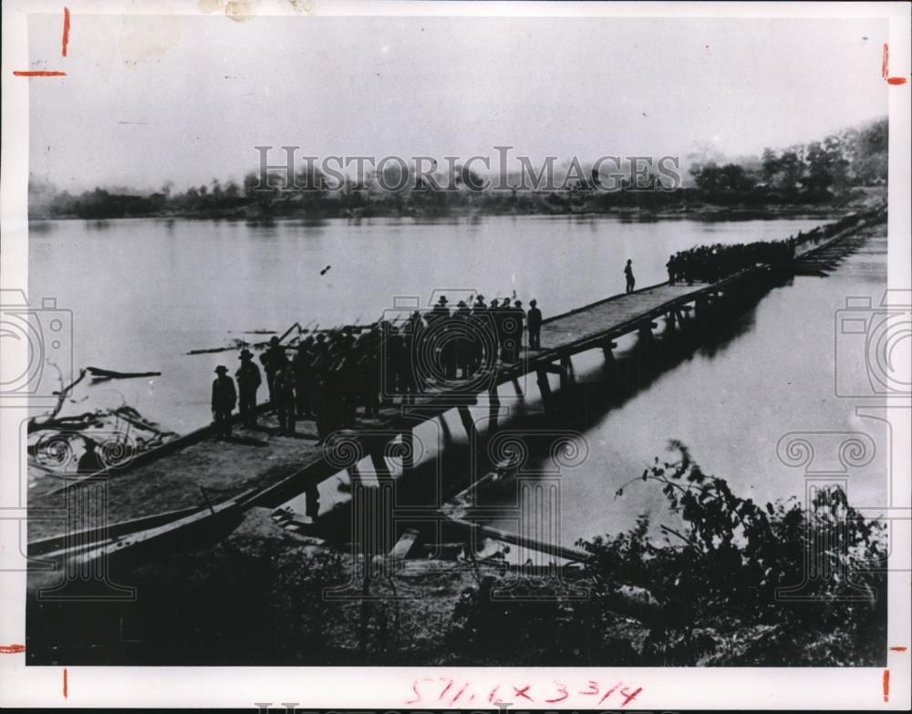 1961 Press Photo Buell&#39;s federal troops crossing the Big Barren River - Historic Images