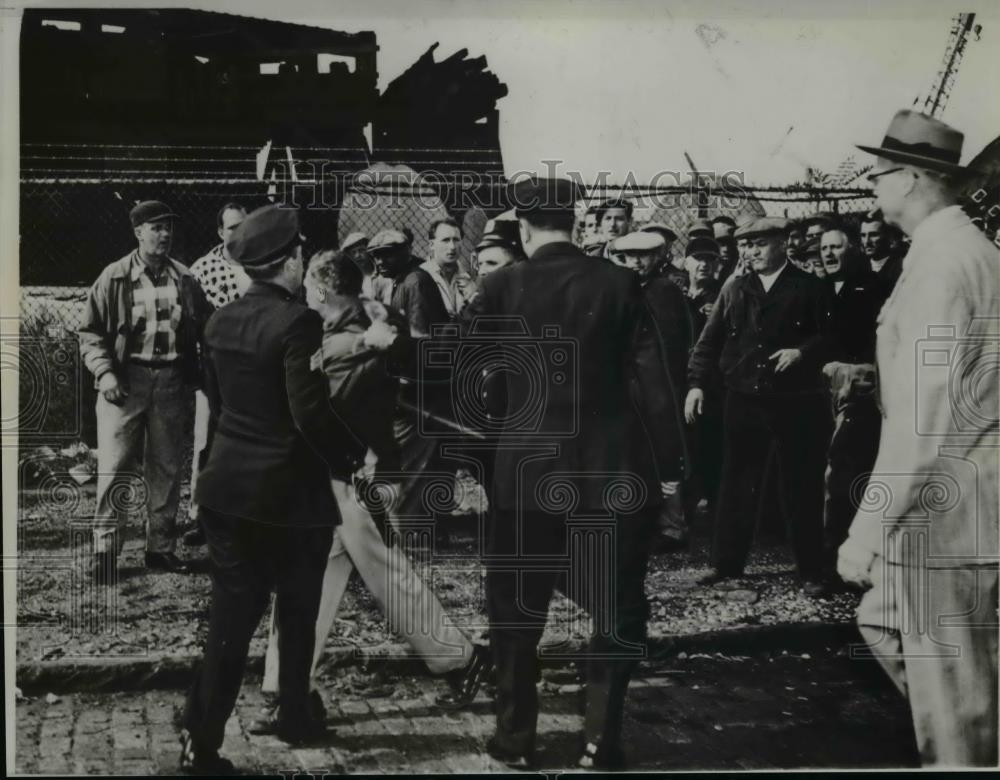 1953 Press Photo Rioting Dock Workers - nee85466 - Historic Images