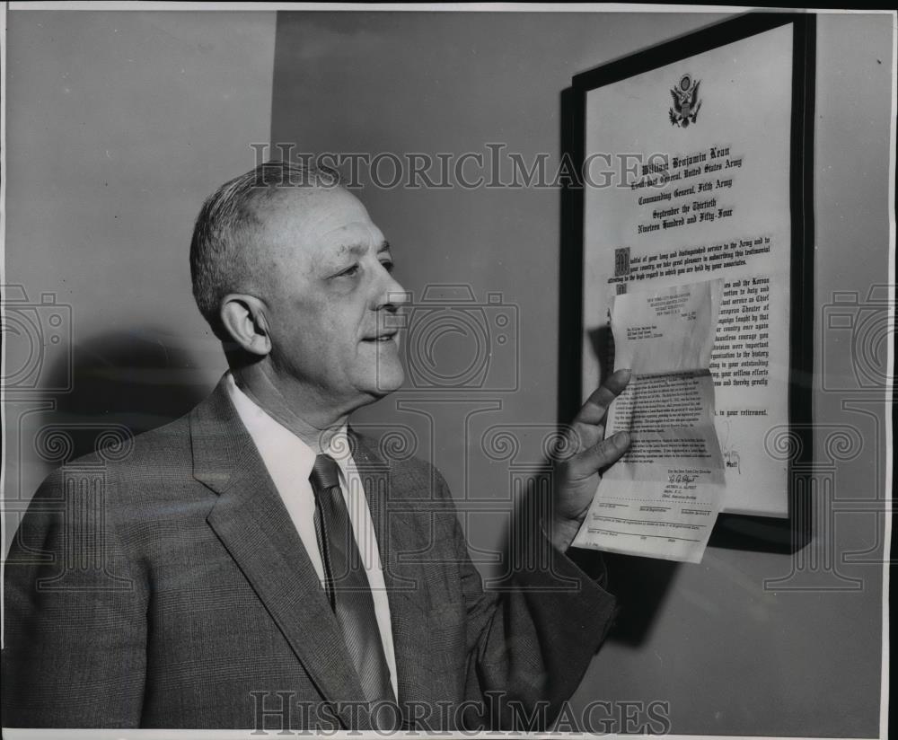 1965 Press Photo Lt.Gen. Willian Kean, Head of the Chicago Housing Authority. - Historic Images