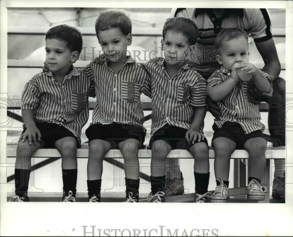 1988 Press Photo The Allooh Triplets plus a brother at twins day in Twinsburg - Historic Images