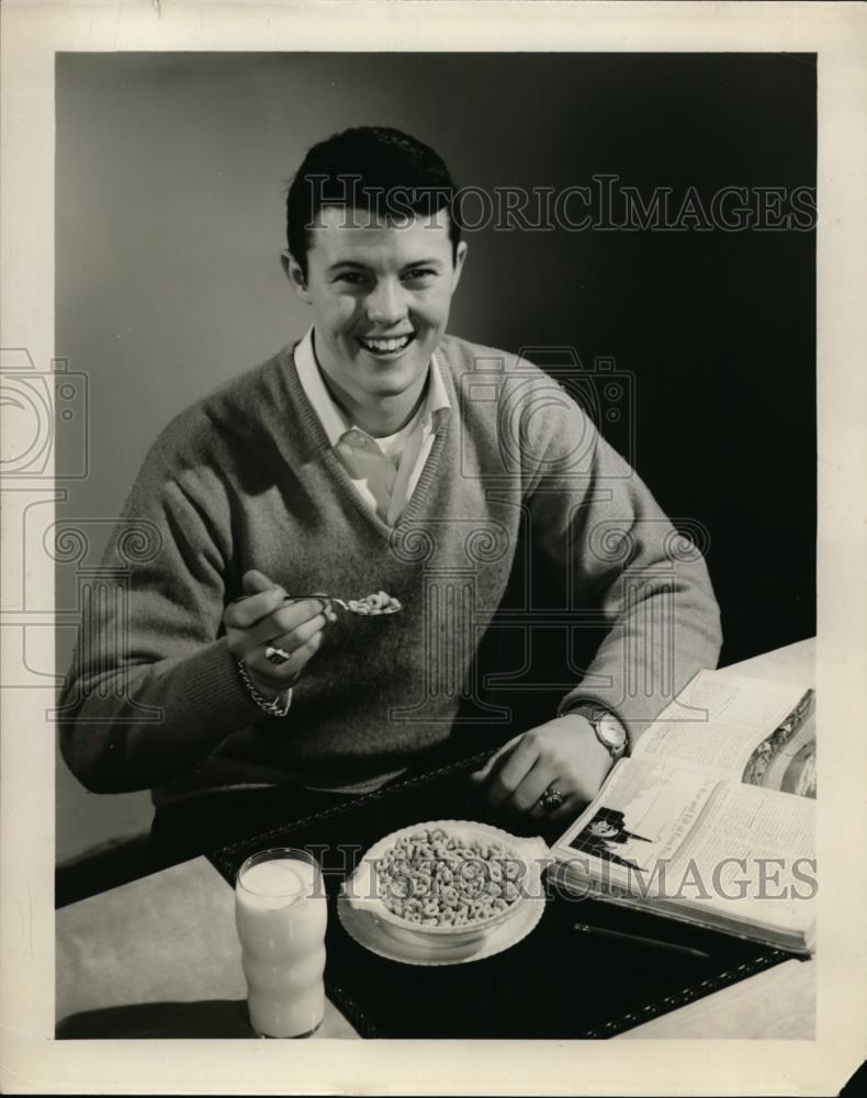 1956 Press Photo Saynor Maddox teenager eating a bowl of cereal - nee87799 - Historic Images