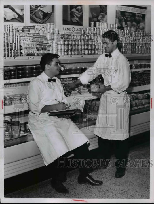 1962 Press Photo Cleveland Stop N Shop grocery Sam Tagliano & Tony Delia - Historic Images