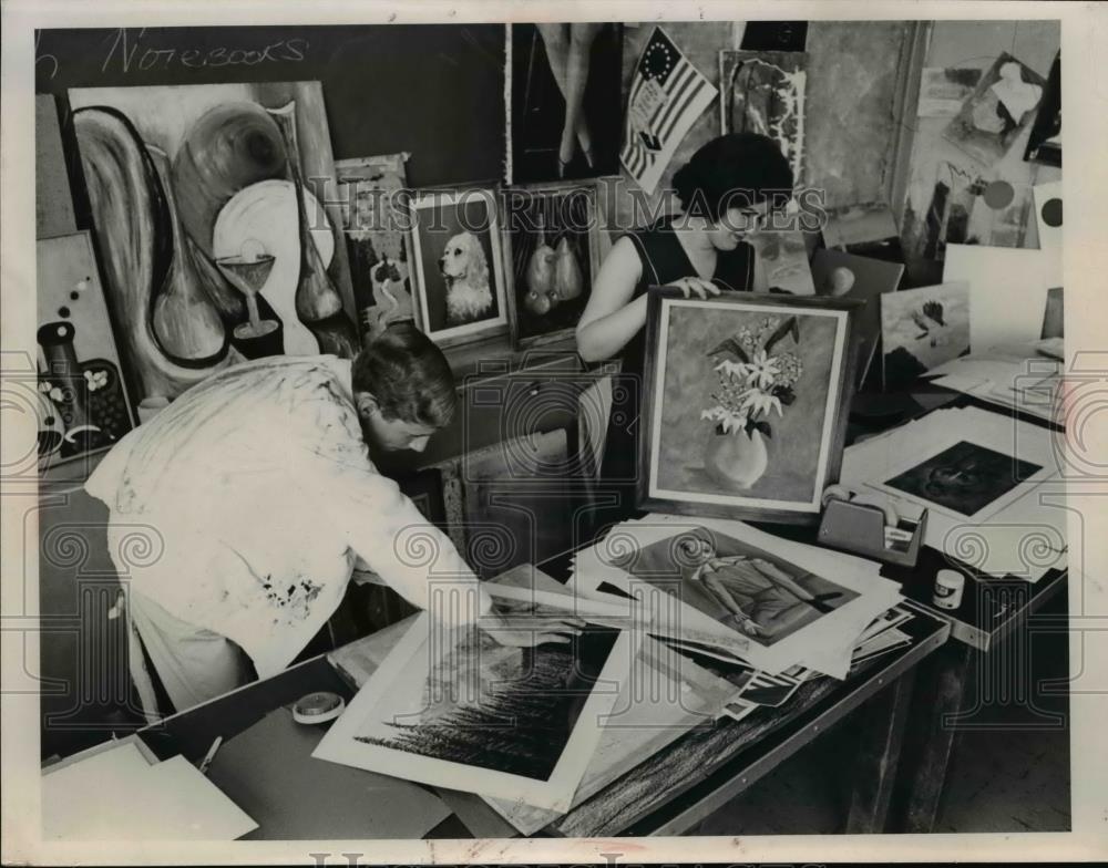 1965 Press Photo Terry Duff, Gale Pianno with art painting in Cleveland Ohio - Historic Images