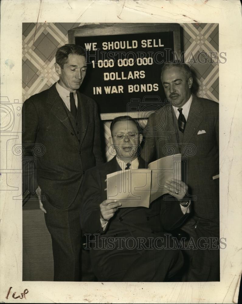 1942 Press Photo Charles Mullenix Cleveland banker, Guy Hollyday, Dean Hill - Historic Images